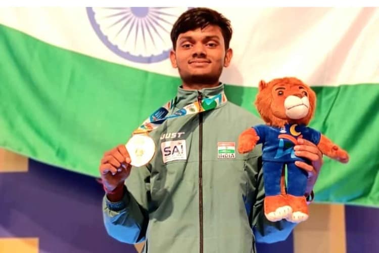 बेतिया: विश्व योगासन चैंपियनशिप में पश्चिम चंपारण का जलवा, सारांश कुमार ने देश के लिए जीता स्वर्ण