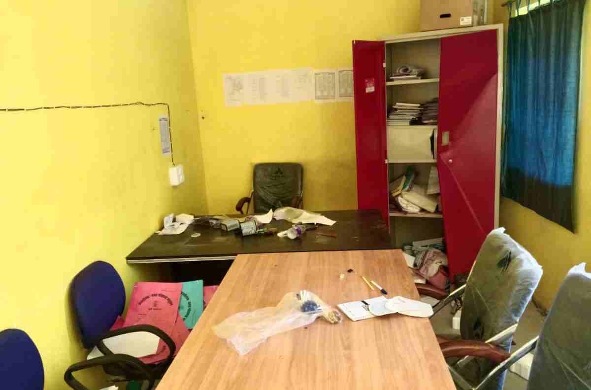 चोरों ने सरकारी दफ्तर तक नहीं छोड़ा, ताला काटकर उड़ाए कंप्यूटर, गांव में भी मचाया कहर