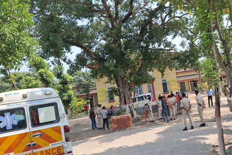 पूर्णिया में सिपाही भर्ती परीक्षा शुरू होने से पहले परीक्षा केंद्र में लगी आग, टला बड़ा हादसा