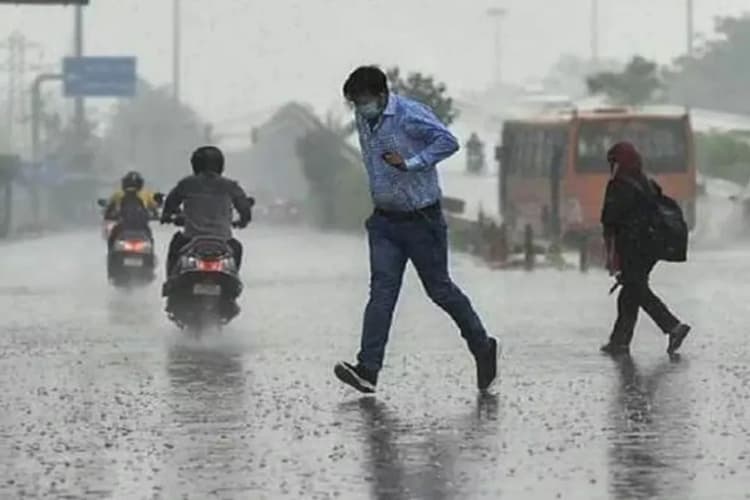 बिहार में 14 जून तक खराब रहेगा मौसम का हाल, 60 KM की रफ्तार से चलेंगी हवाएं, बारिश और वज्रपात का भी खतरा