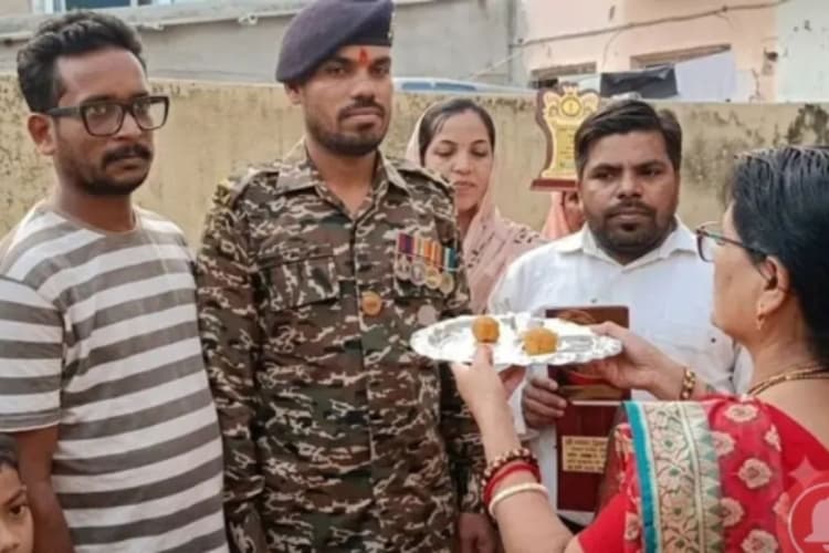 राष्ट्रपति ने बोकारो के जवान को दिया 'शौर्य चक्र', कश्मीर में 25 मीटर की दूरी से ढेर किया था आतंकी