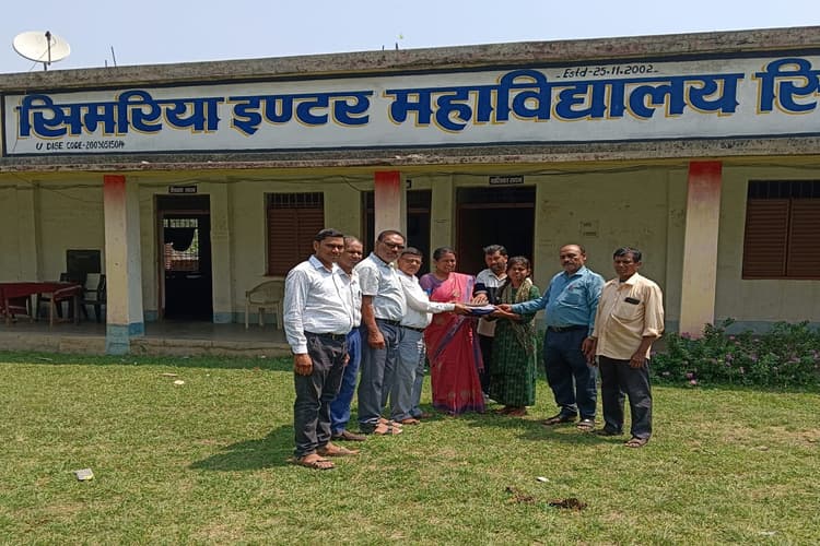 माता-पिता की मौत के बाद अनाथ हो गई थी प्रीति, सिमरिया इंटर कॉलेज के प्रिंसिपल ने ले लिया गोद