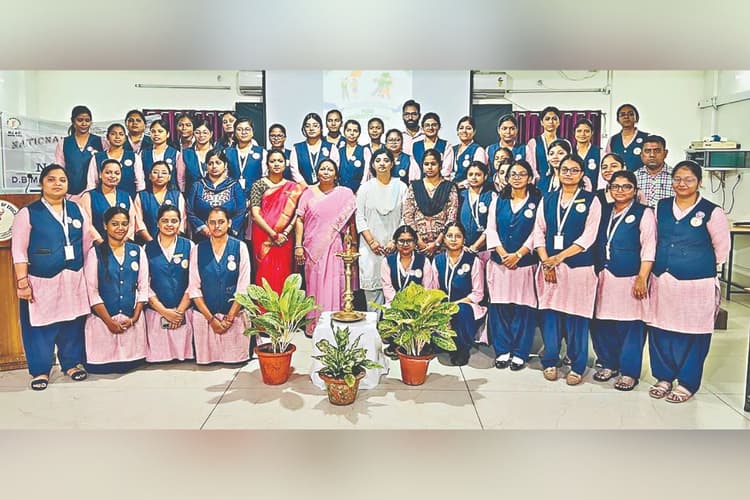 जमशेदपुर : डीबीएमएस कदमा हाई स्कूल में बोर्ड परीक्षा के मेधावी छात्र सम्मानित