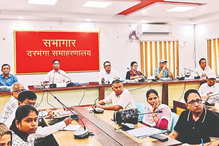 दरभंगा: आयुष्मान कार्ड योजना में सूचीबद्ध अस्पतालों की होगी जांच, डीएम ने दिए कड़े निर्देश