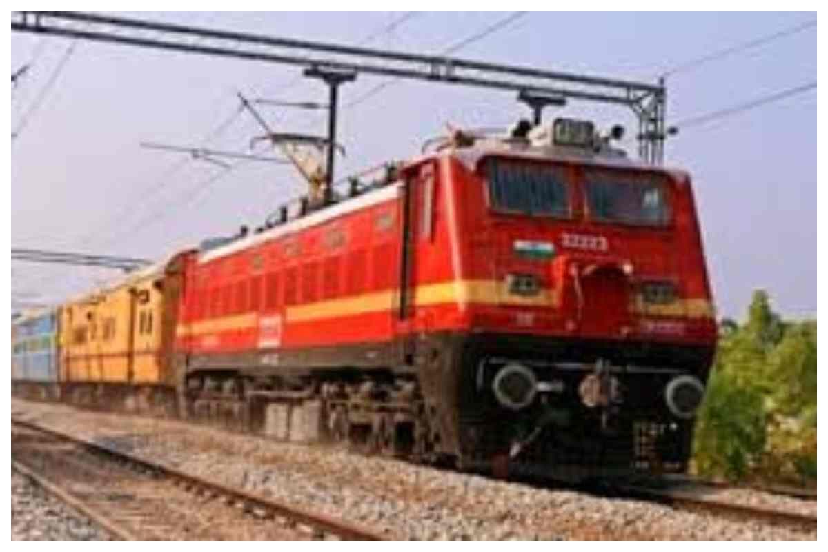 अब पटना और दरभंगा जाना हुआ बेहद आसान, मेमू इंटरसिटी के ठहराव से क्षेत्र के यात्रियों में भारी उत्साह