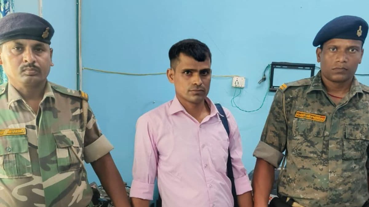 देवघर में घूसखोर JE पर गिरी गाज! बिल पास करने के नाम पर मांग रहा था रिश्वत, ACB ने दबोचा
