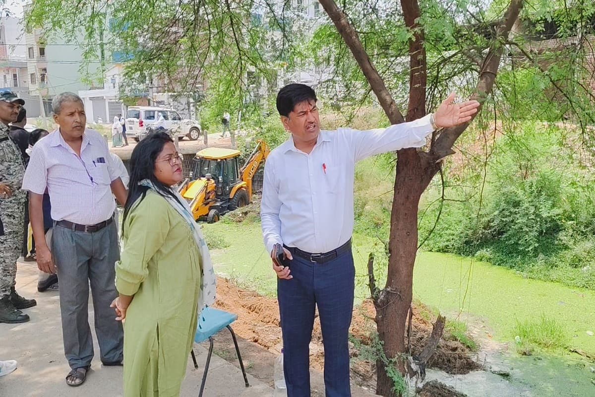 सरस्वती नदी में अब नजर नहीं आएगा कचरा, गढ़वा एसडीएम की पहल पर आगे आई पीएलवी की स्पेशल टीम