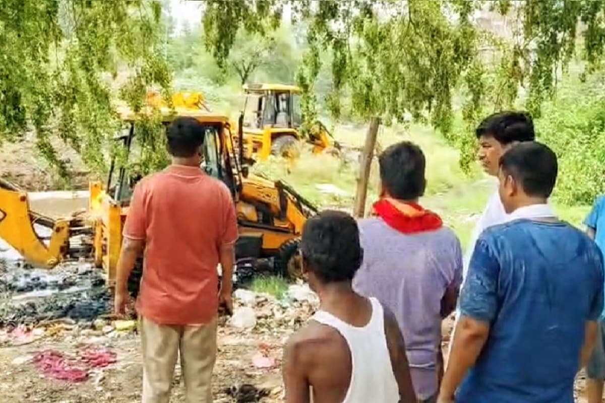 मॉनसूनी बूंद टपकने से पहले निर्झर-निर्मल हो जाएगी 'आपन सरस्वतिया', गढ़वा में 21वें दिन चलीं 12 मशीनें