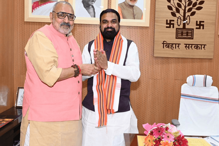 बेगूसराय में खुलेगा दिनकर विश्वविद्यालय! स्थापना की मांग को लेकर CM सम्राट चौधरी से मिले केंद्रीय मंत्री गिरिराज सिंह