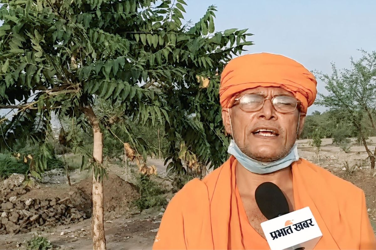 गोपालगंज के लाल का कमाल, साइकिल पर घर, भगवा चोला और बन गए उत्तर प्रदेश के ‘पेड़ वाले बाबा
