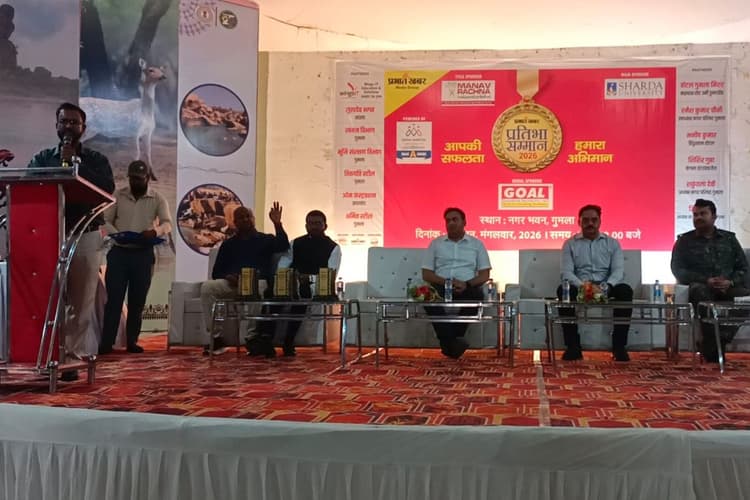 प्रभात खबर करियर सह एजुकेशन काउंसिलिंग, अधिकारियों ने विद्यार्थियों के सवालों के दिये जवाब
