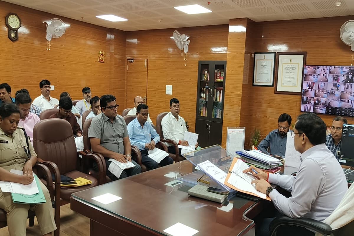 गुमला के 18 बालू घाटों की नीलामी प्रक्रिया पूरी, उपायुक्त की समीक्षा बैठक में कई अहम फैसले