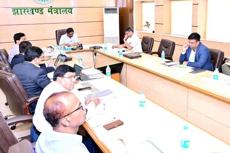 झारखंड में अवैध माइनिंग पर ब्रेक: CM हेमंत सोरेन का कड़ा निर्देश- निष्क्रिय खदानों के ऑक्शन होंगे रद्द