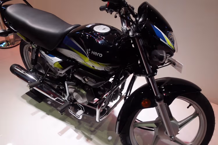 HF Deluxe या Splendor? Hero किस बाइक को देगी Flex-Fuel तकनीक, जानें डिटेल्स