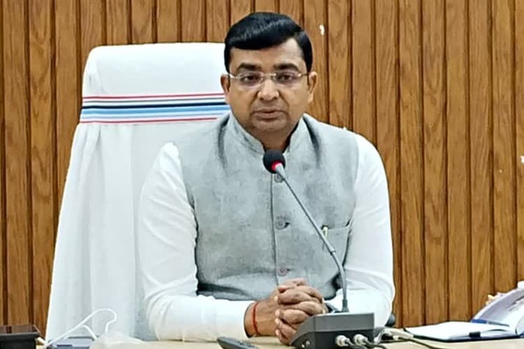 कौन हैं पटना के नए डीएम कुंदन कुमार? मुंबई की मोटी सैलरी छोड़ UPSC में मारी बाजी, जानिए IAS बनने तक का सफर