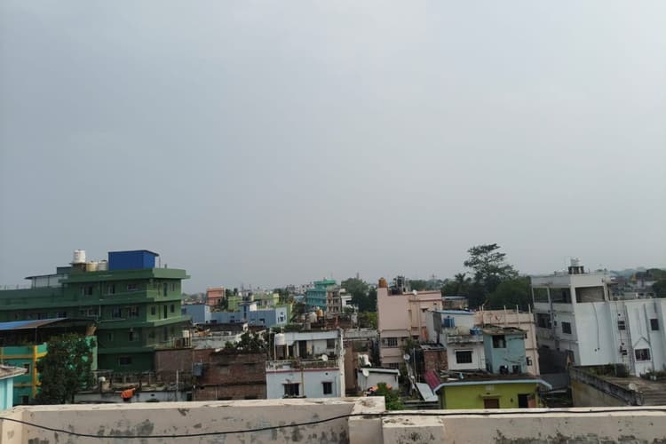 कटिहार में छाए रहेंगे बादल, लेकिन बारिश के आसार बेहद कम, उमस करेगी परेशान