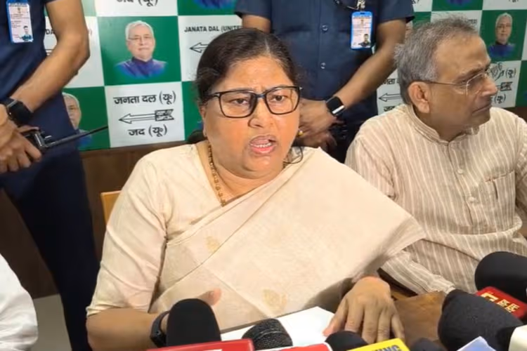 'राबड़ी देवी को हर हाल में खाली करना पड़ेगा आवास', लेशी सिंह बोलीं- सरकारी बंगले से मोह माया नहीं रखनी चाहिए