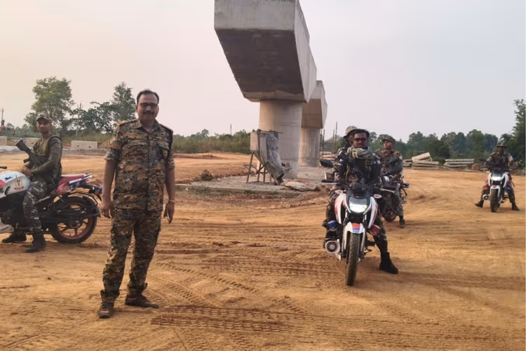 Lohardaga: लेवी को लेकर मिली धमकी के बाद कड़ी सुरक्षा के बीच NH 39 पर काम ने पकड़ी रफ्तार