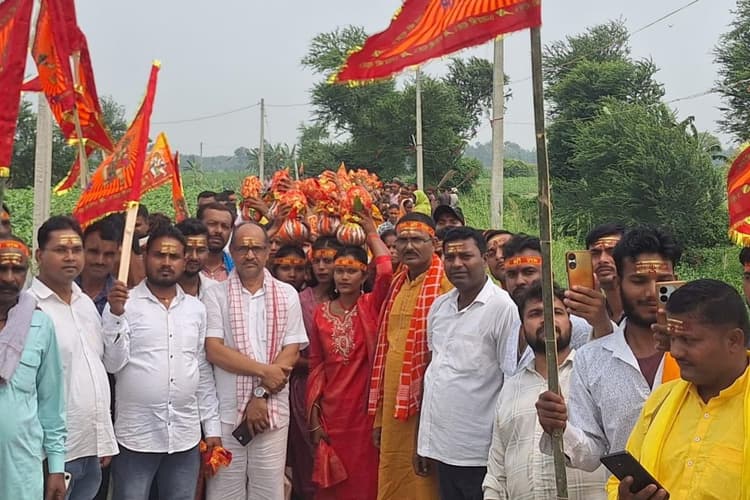 101 कलश के साथ निकली भव्य शोभायात्रा, रौता गांव में शुरू हुआ तीन दिवसीय रामधुनी महायज्ञ और रासलीला