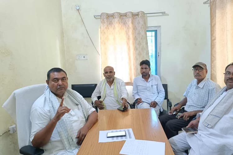 मधुबनी: सीएमआर और भुगतान को लेकर कॉपरेटिव बैंक की बैठक, पैक्स अध्यक्षों ने दी आंदोलन की चेतावनी