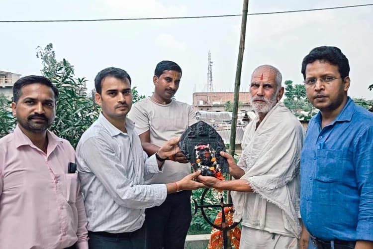 मधुबनी: तालाब से मिली बौद्ध देवी तारा की प्राचीन प्रतिमा, मिथिला संग्रहालय को सौंपी गई