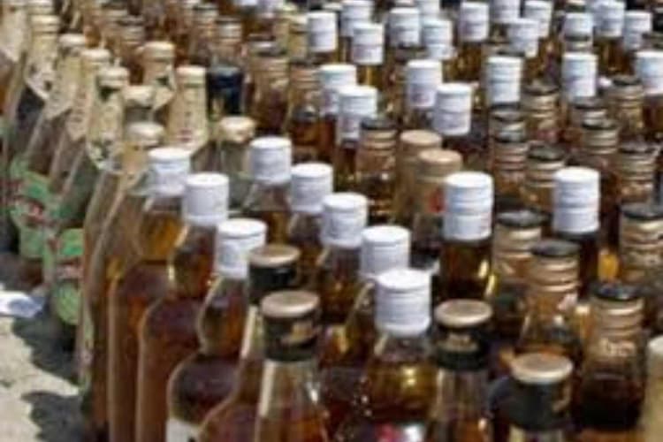 मधुबनी: लखनौर पुलिस ने पिपरा घाट से दरभंगा के दो शराब तस्करों को दबोचा, बाइक जब्त