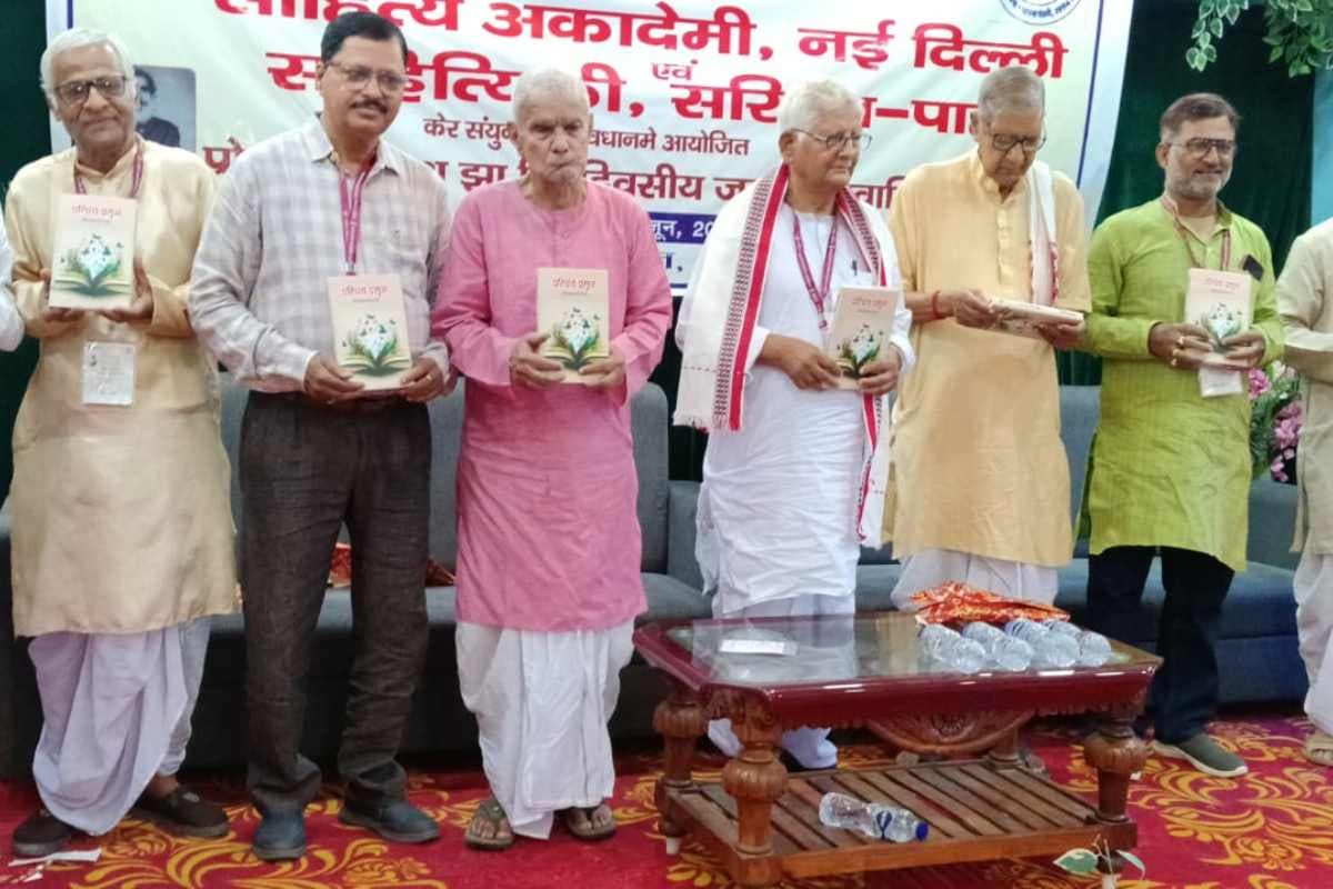 मधुबनी: ‘परिचय प्रसून’ पुस्तक का हुआ लोकार्पण, मैथिली साहित्यकारों को समर्पित है कृति