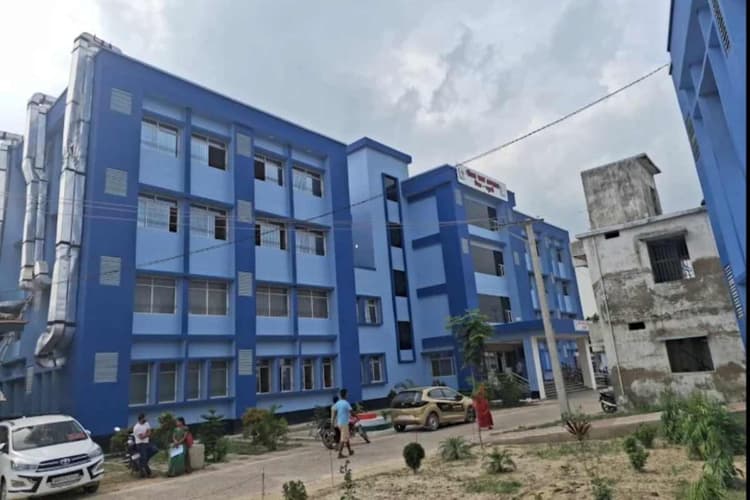 मधुबनी: सदर अस्पताल में प्रभारी के भरोसे व्यवस्था, 55 लाख की आबादी बेहाल