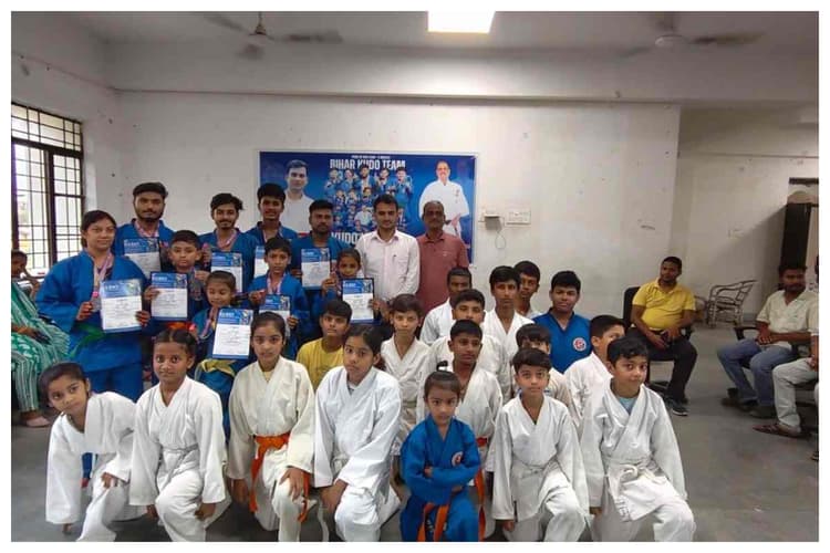 मधुबनी के मार्शल आर्ट्स खिलाड़ियों की पुणे में गूंज, राष्ट्रीय कूडो चैंपियनशिप में जीते कुल 8 पदक