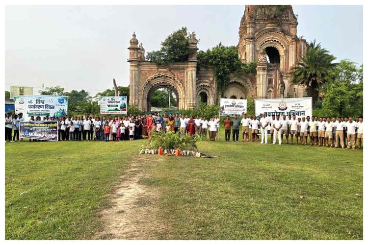 मधुबनी: सरहद की सुरक्षा के साथ पर्यावरण की रक्षा, राजनगर मुख्यालय में चला महा-अभियान