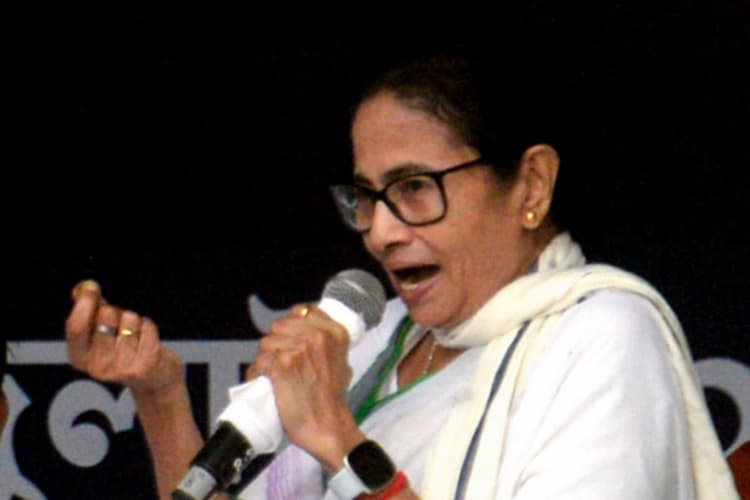 तृणमूल में बगावत के बीच ‘इंडिया’ की बैठक में शामिल होने के लिए ममता बनर्जी दिल्ली रवाना