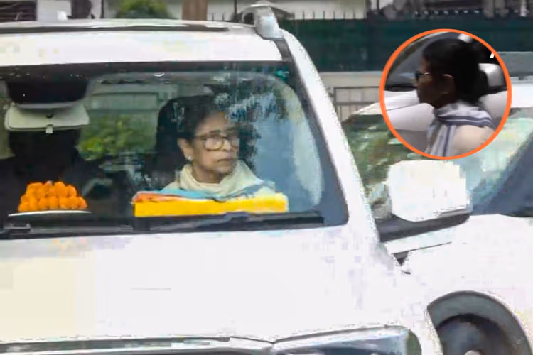 सवालों पर चुप रहीं ममता बनर्जी, तेजी से निकलती दिखीं; देखें इंडिया ब्लॉक की बैठक के पहले का वीडियो
