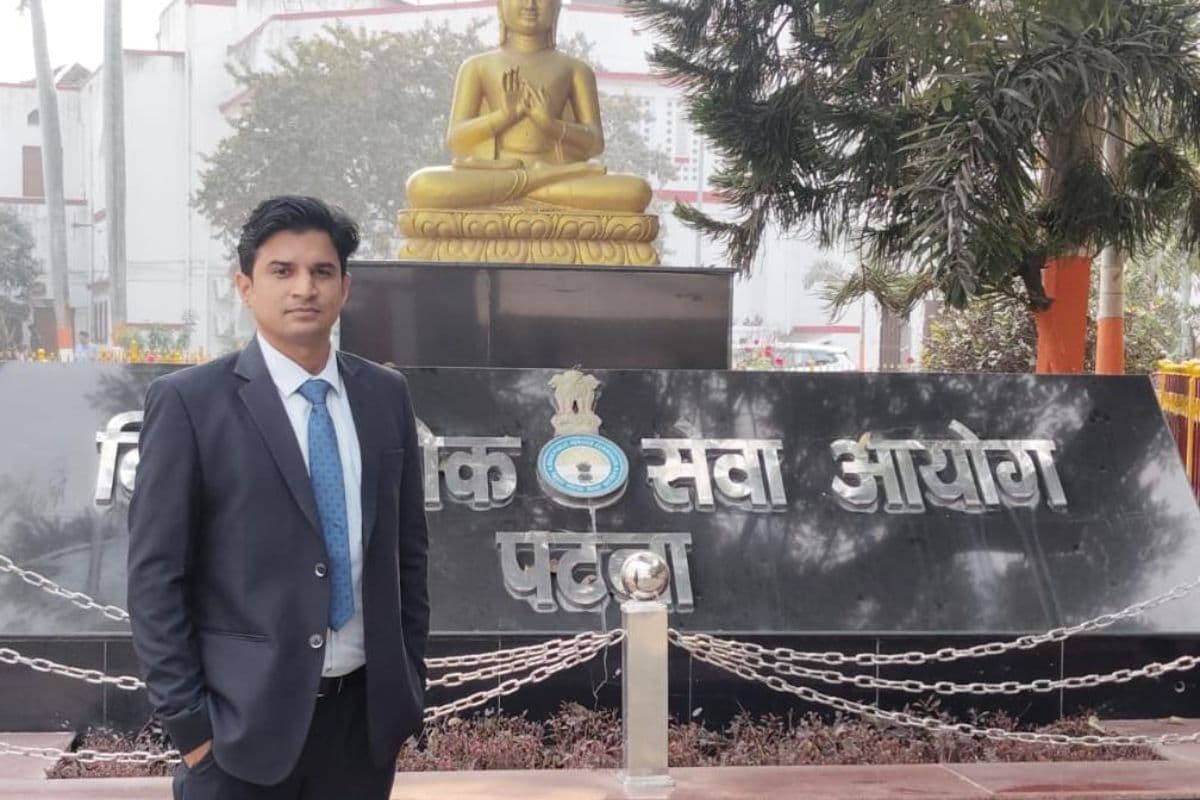 गुरुआ के BDO मोहम्मद सद्दाम हुसैन बने DSP, काम के साथ जारी रखी पढ़ाई; अब IAS बनने का है लक्ष्य