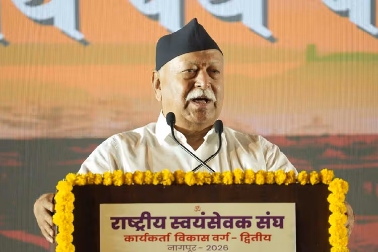 शताब्दी एक्सप्रेस पर फेंके गए पत्थर, आरएसएस प्रमुख मोहन भागवत थे सवार