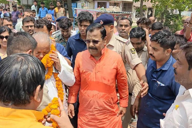 मोतिहारी : मंत्री श्रवण कुमार की सख्त चेतावनी, जनसमस्याओं में लापरवाही पर नहीं बख्शे जाएंगे अधिकारी