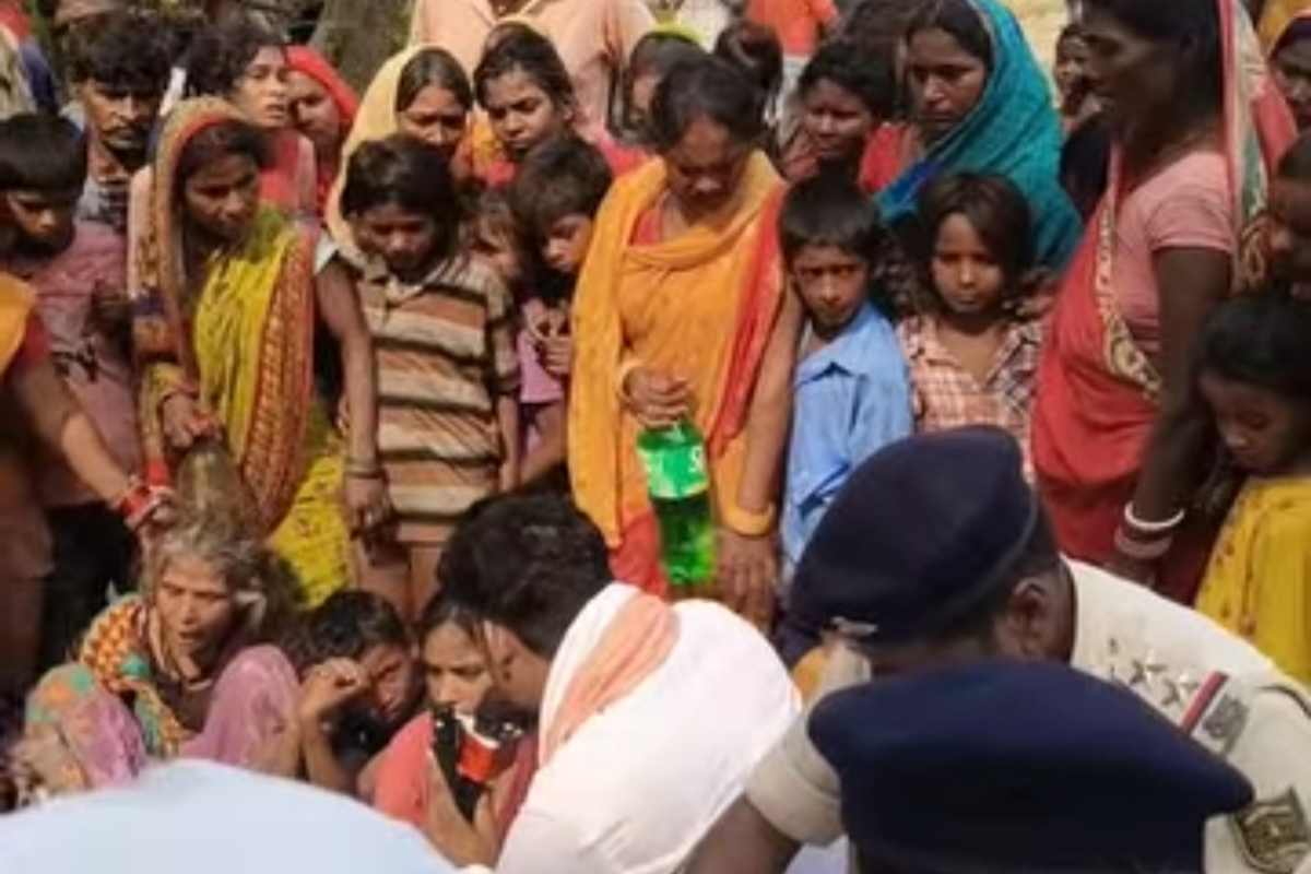 मोतिहारी: हरसिद्धि में पेड़ से लटका मिला युवक का शव, जांच के लिए बुलाई गई फॉरेंसिक टीम