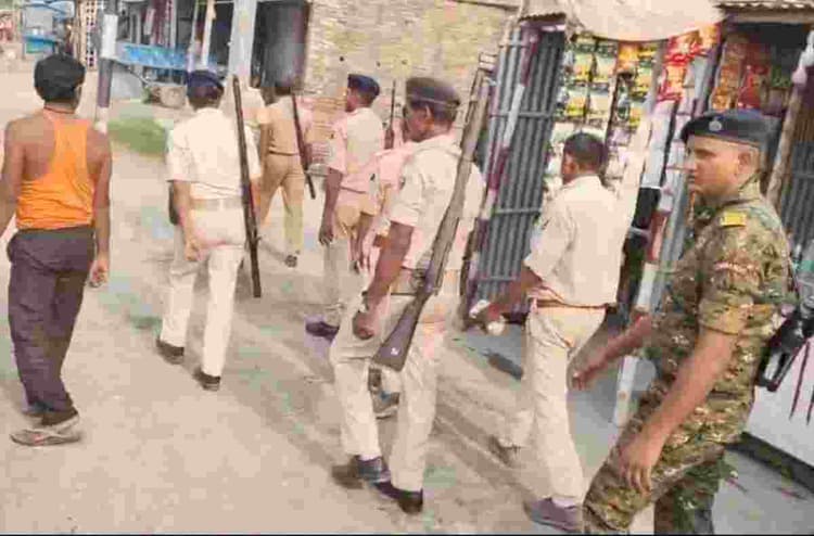 मोतिहारी: शराब माफियाओं के खिलाफ बड़ी कार्रवाई, झखिया चौक पर छापेमारी