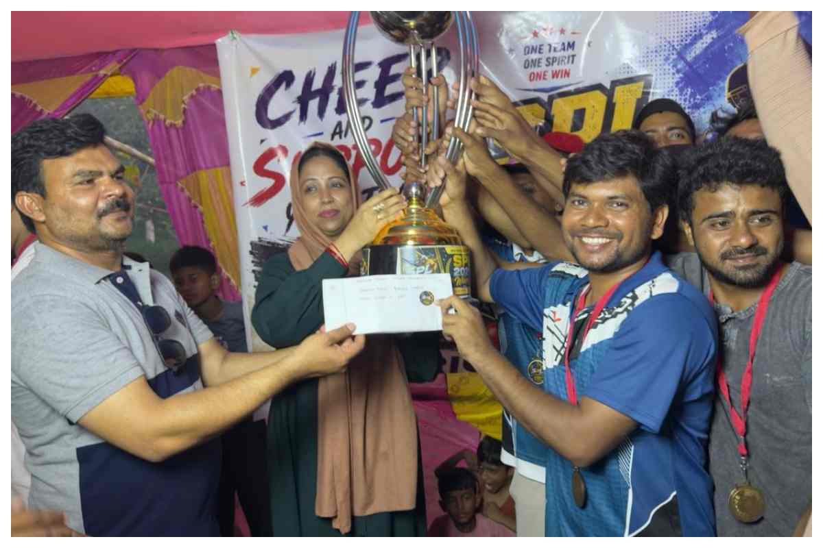 Motihari News: बंजरिया प्रीमियर लीग का रोमांचक फाइनल, कड़े मुकाबले में खिताबी जीत, मैदान में देर रात तक जश्न