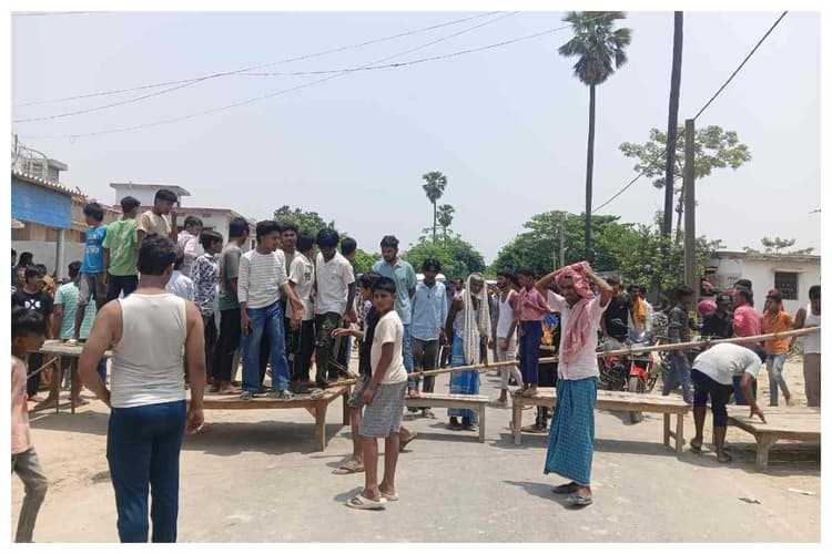 मोतिहारी: कोचिंग से लौट रही दो सगी बहनों को स्कॉर्पियो ने रौंदा, ड्राइवर को ग्रामीणों ने बनाया बंधक