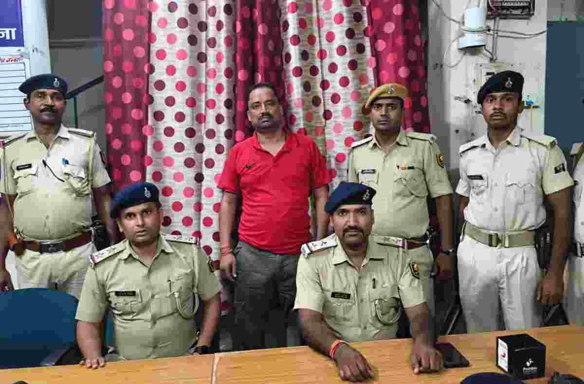 मोतिहारी: 16 से अधिक मामलों में फरार आरोपी गिरफ्तार, नेटवर्क की तलाश में जुटी पुलिस
