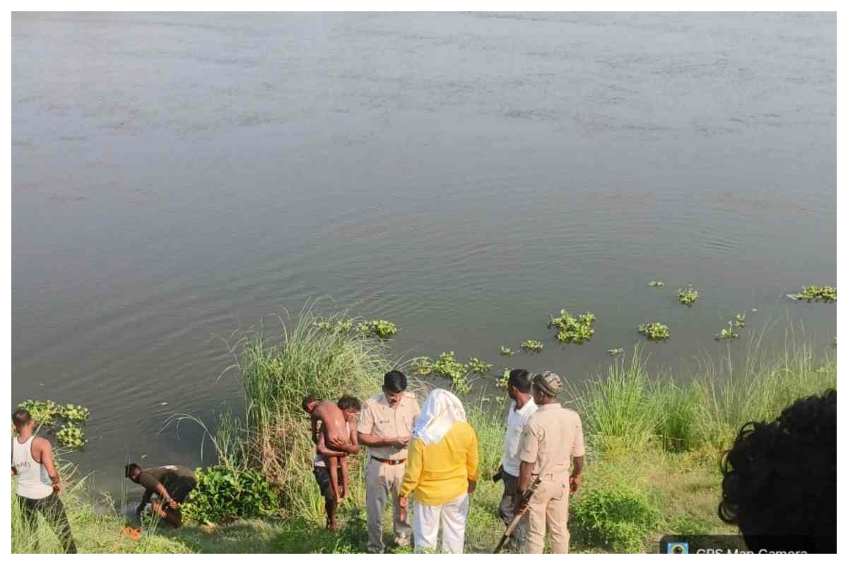 Motihari News: सिकरहना नदी में नहाने के दौरान बड़ा हादसा, इकलौते बेटे की लाश देख परिजनों का रो-रोकर हुआ बुरा हाल