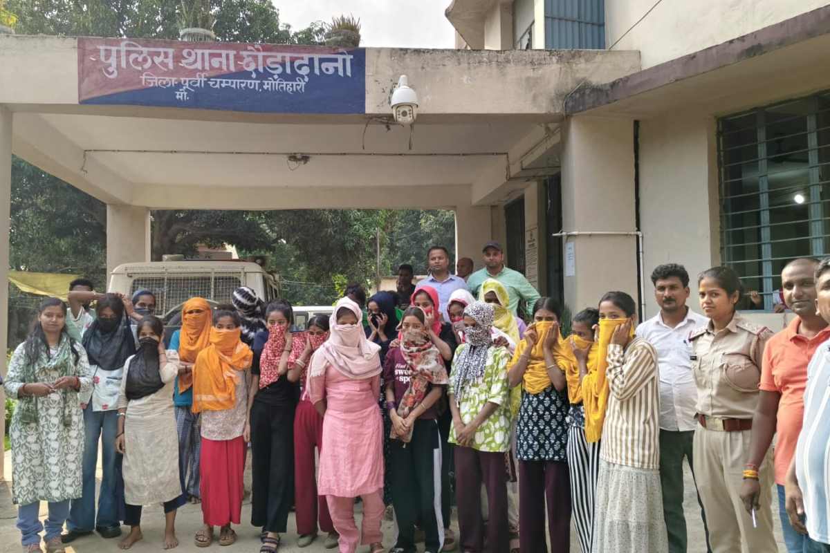 मोतिहारी: आर्केस्ट्रा पर पुलिस का छापा, 23 नाबालिग लड़कियां रेस्क्यू और तीन संचालक हिरासत में