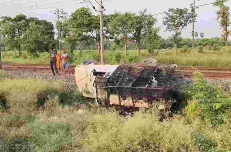 एक झपकी और खत्म हो गई जिंदगी! NH-27 पर दर्दनाक हादसे में चालक की मौत