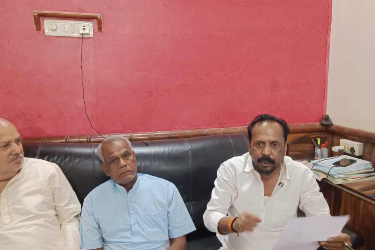 Motihari Tender Scam: डिज़नीलैंड मेला टेंडर में घोटाले का आरोप, उच्च स्तरीय जांच और श्वेतपोशों के नाम उजागर करने की मांग