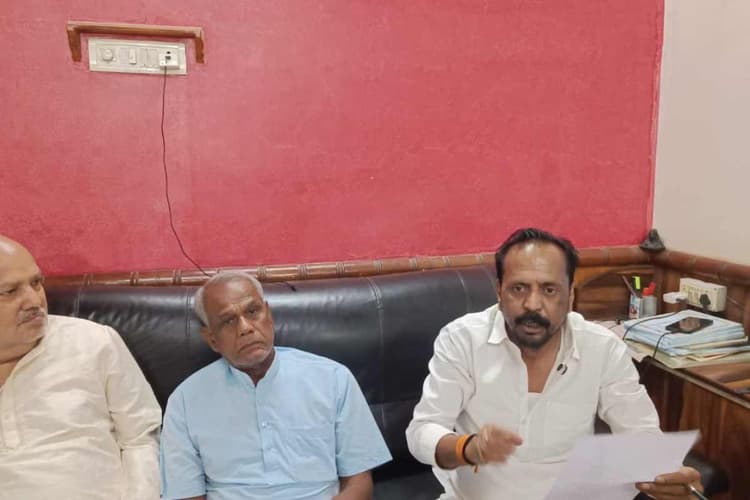 Motihari Tender Scam: डिज़नीलैंड मेला टेंडर में घोटाले का आरोप, उच्च स्तरीय जांच और श्वेतपोशों के नाम उजागर करने की मांग