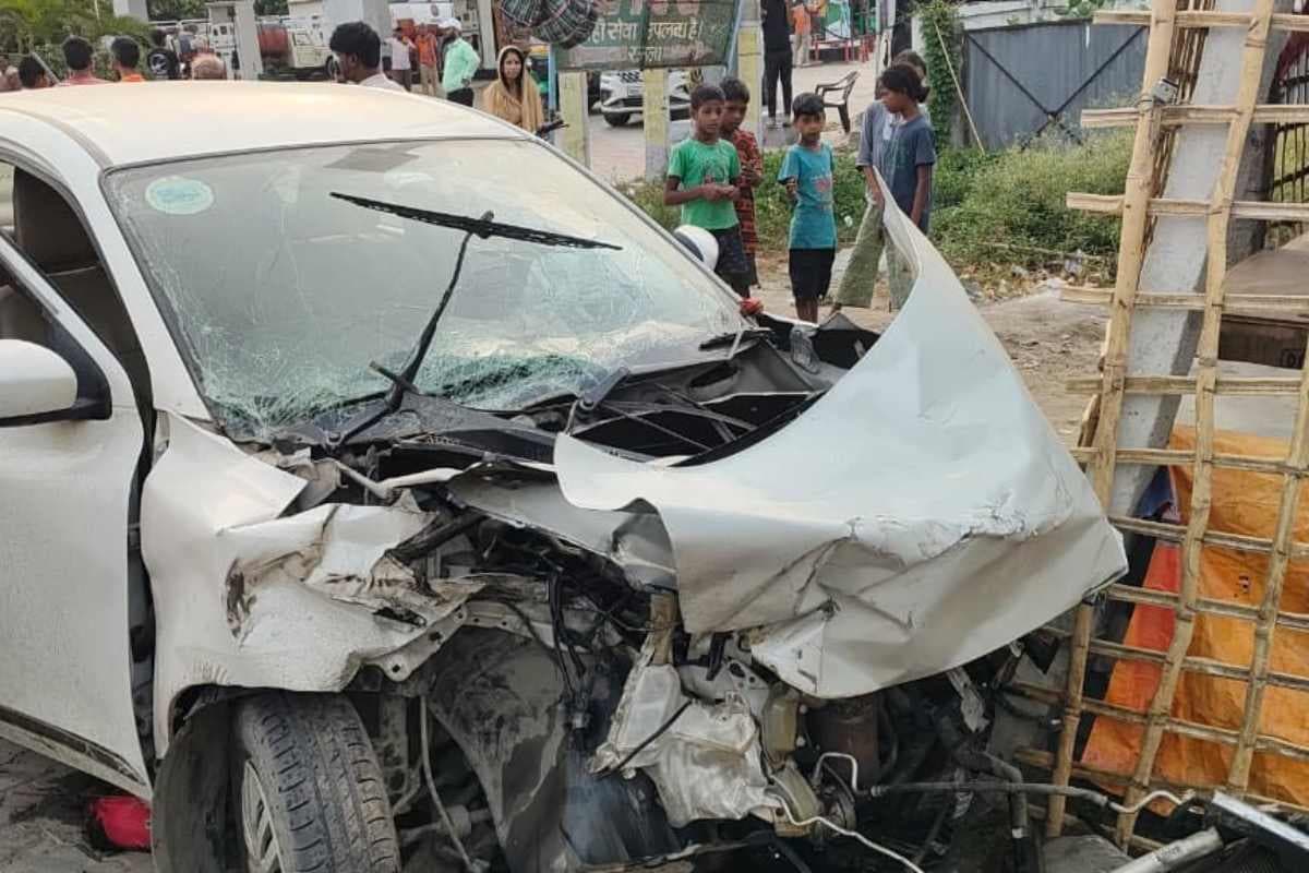 Muzaffarpur Highway Car Accident: भीषण सड़क हादसा, ट्रक में पीछे से घुसी तेज रफ्तार कार, एक की मौत, तीन घायल