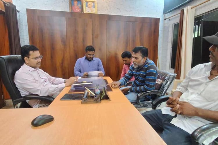 मुजफ्फरपुर: बोचहां प्रखंड में प्रशासनिक तत्परता, जनता दरबार लगाकर अधिकारियों ने ऑन-द-स्पॉट दूर कीं जन समस्याएं