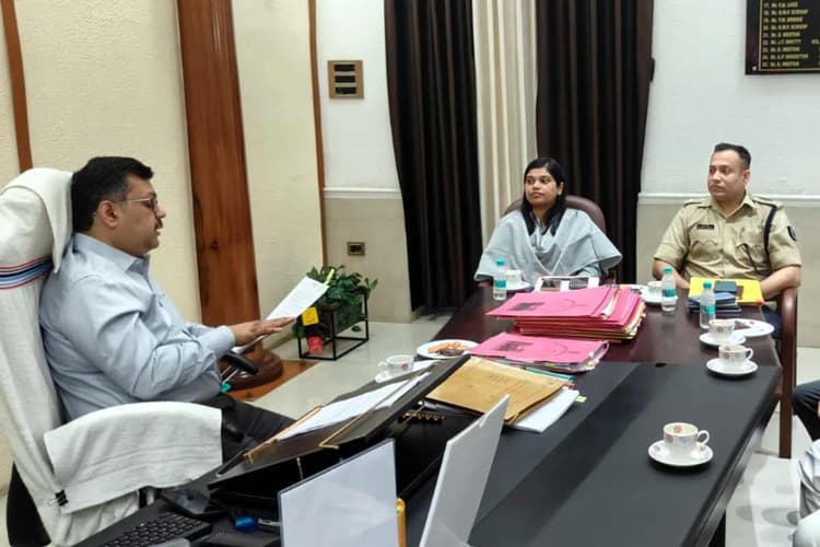 मुजफ्फरपुर: शिवहर में थमा नदी जोड़ो परियोजना का काम, कमिश्नर ने डीएम-एसपी संग की बैठक, दिए कड़े निर्देश