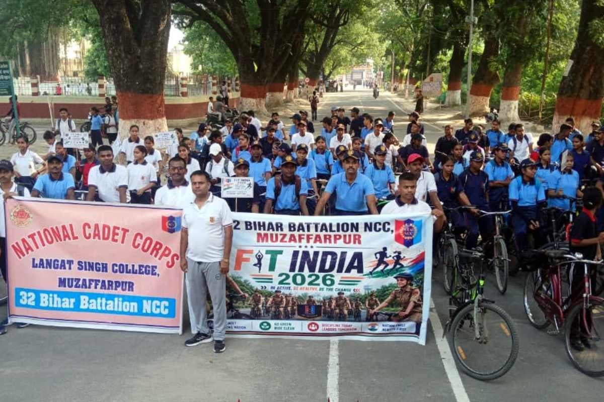 मुजफ्फरपुर: एलएस कॉलेज में एनसीसी कैडेट्स की साइकिल रैली, स्वास्थ्य और प्रकृति बचाने का दिया संदेश