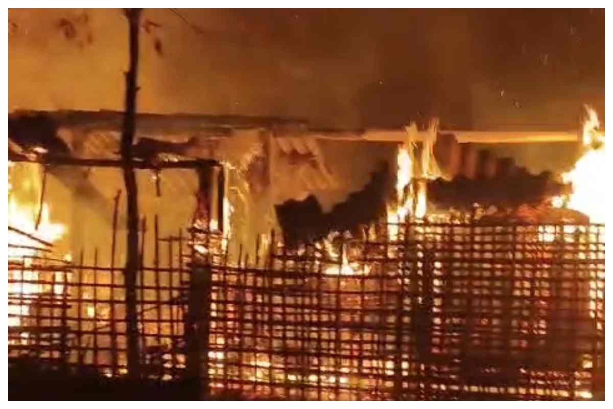 मुजफ्फरपुर: मझौली पुरानी चौक में भीषण आग, दो दुकानें जलकर खाक, लाखों का नुकसान